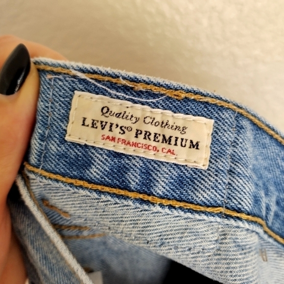 Levi's x Aritzia 501 distressed denim button fly shorts sz 26 - Picture 4 of 10